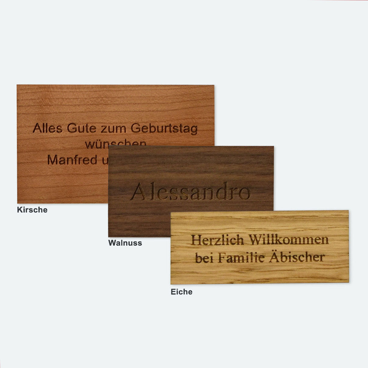 drei rechteckige Holzschilder mit Gravur (Kirschholz, Walnussholz und Eichenholz)