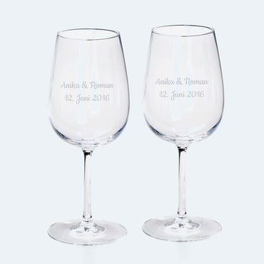 zwei Weingläser mit Gravur