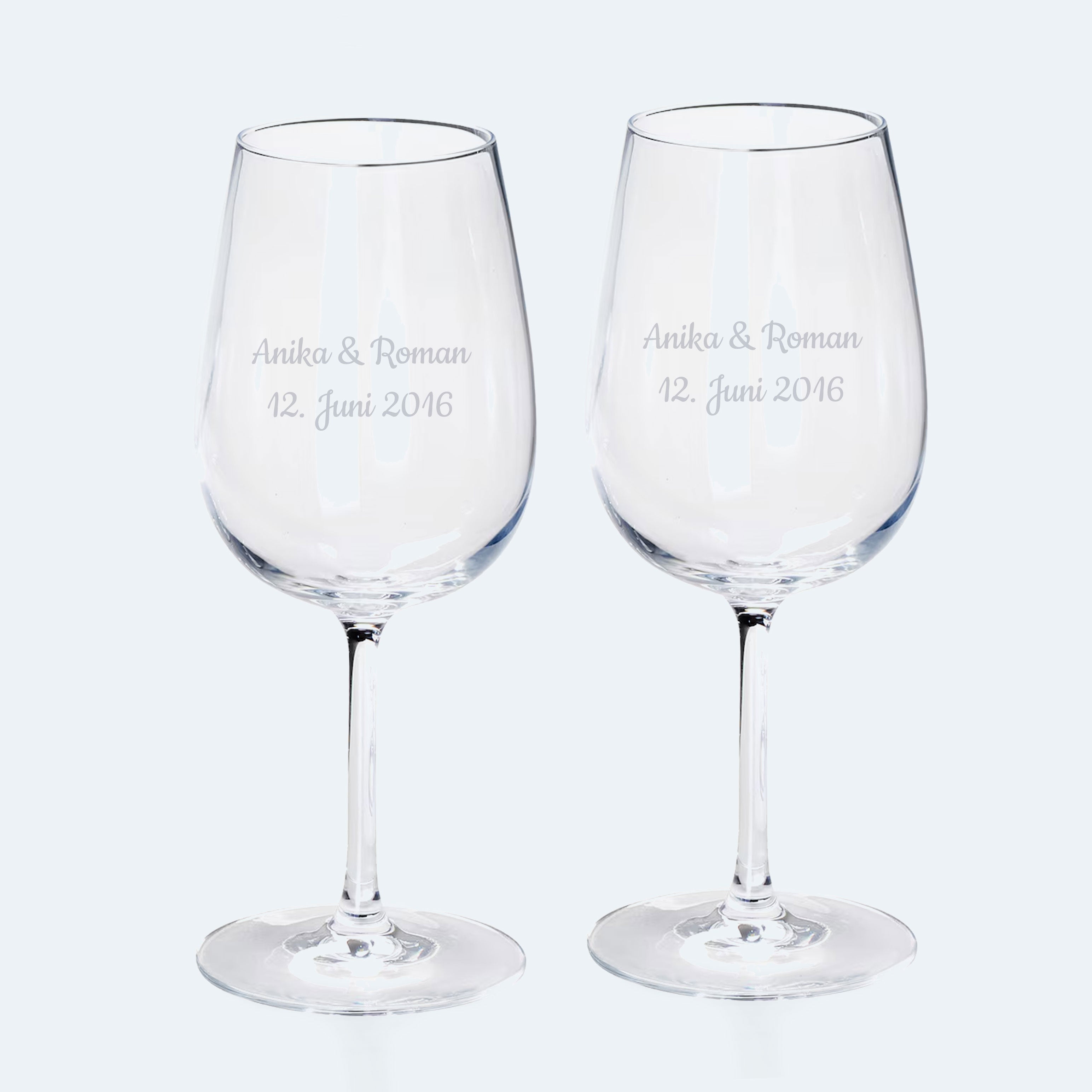 zwei Weingläser mit Gravur