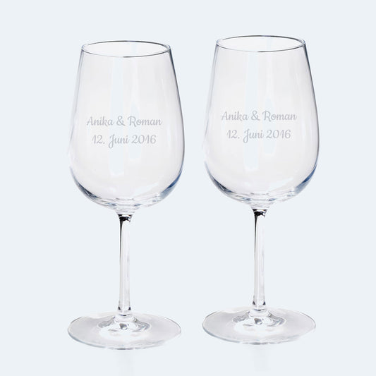 zwei Weingläser mit Gravur