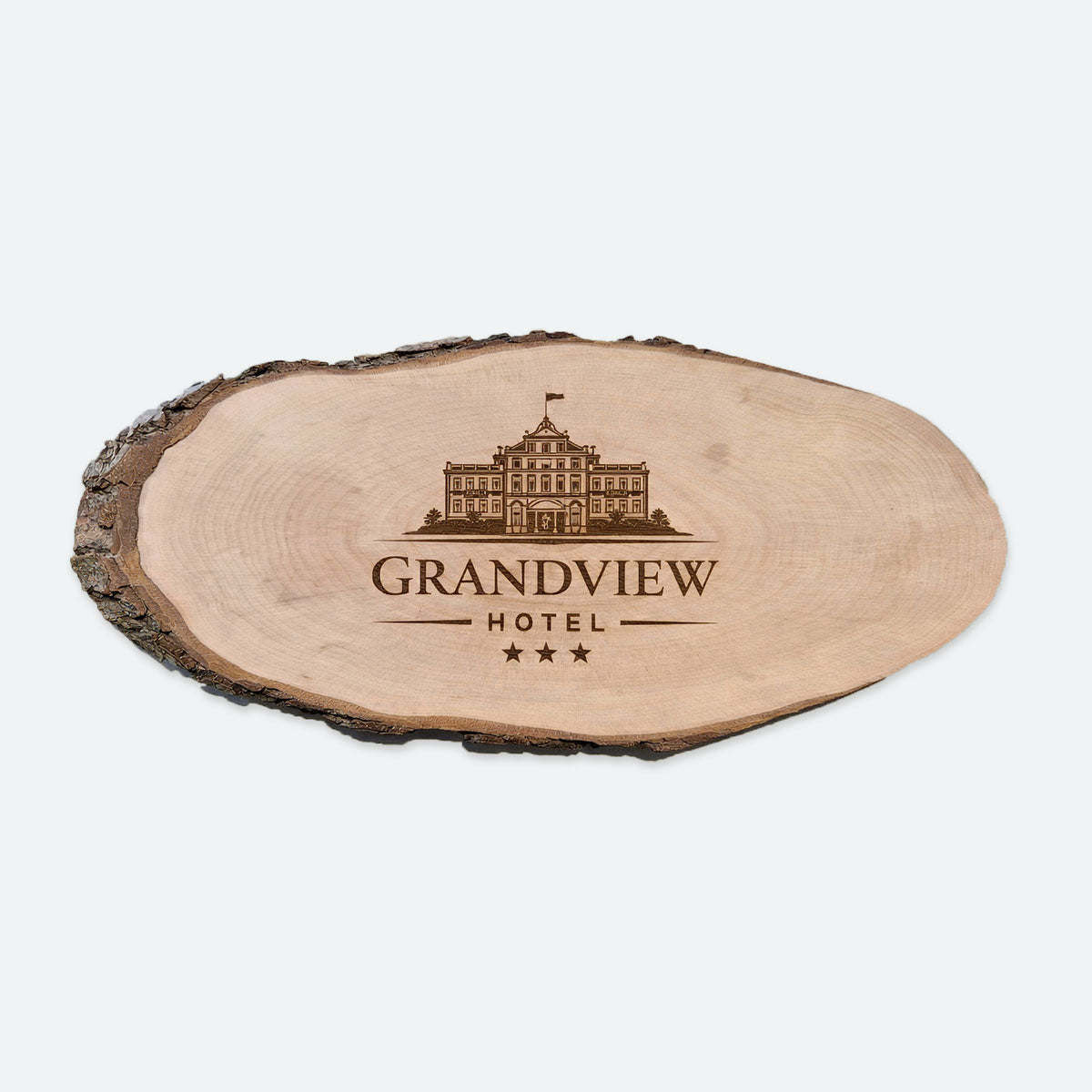 Rustikales ovales Rindenbrett mit Logogravur